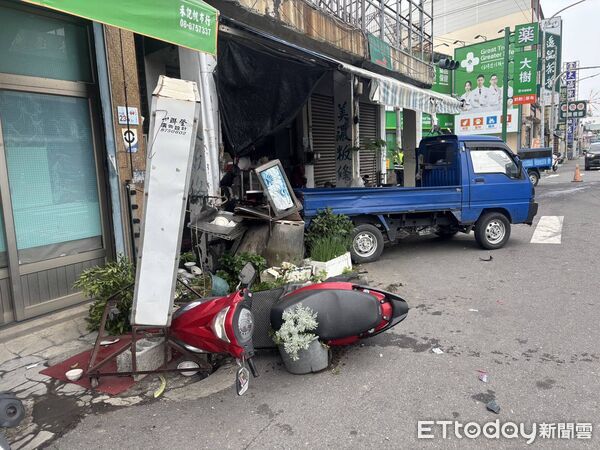 ▲林邊鄉台17線中山路發生交通事故。(圖／記者陳崑福翻攝）