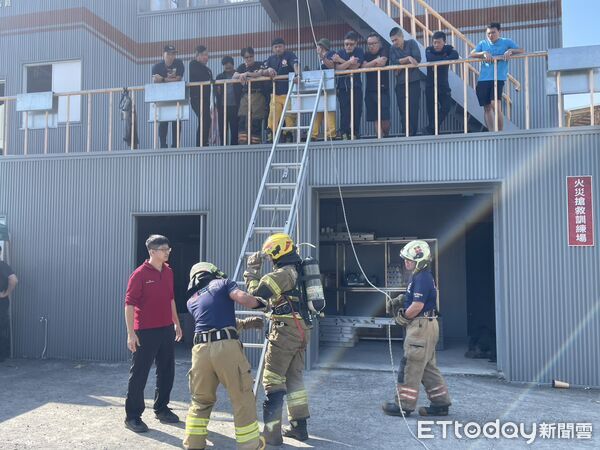 ▲台南市消防局於新化訓練中心辦理為期3天的RIC種子教官進階訓練，強化消防人員火場自救與互救能力。（記者林東良翻攝，下同）