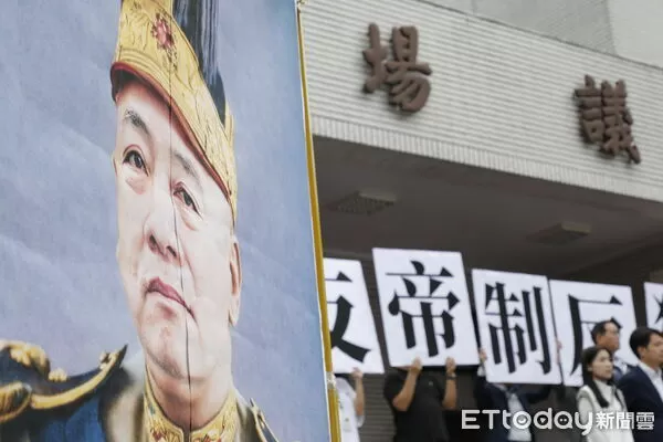 ▲▼藍白國眾兩黨全體立委於立法院議場前召開「彈劾違憲總統，反帝制、反專制、反獨裁」記者會，正式啟動彈劾總統賴清德程序。（圖／記者湯興漢攝）