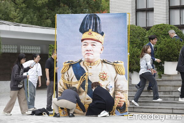 ▲▼藍白國眾兩黨全體立委於立法院議場前召開「彈劾違憲總統，反帝制、反專制、反獨裁」記者會，正式啟動彈劾總統賴清德程序。（圖／記者湯興漢攝）