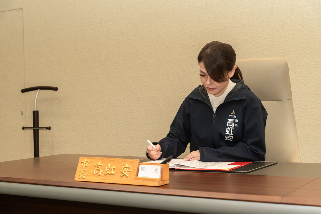高虹安復職市長首簽公文 提高警察、消防勤務加給