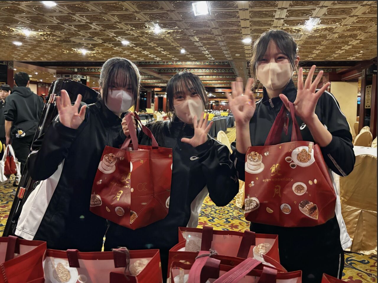 橘色惡魔、翡翠騎士西門町快閃演出 蕭美琴準備滷肉飯+3湯宵夜