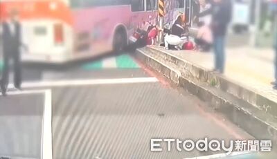 疑內輪差險要命!新店公車右轉...女騎土左腳踝被夾斷噴血