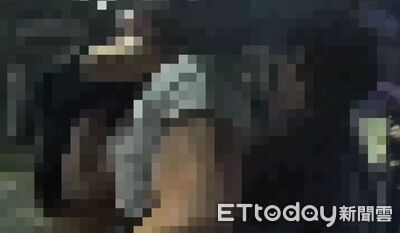 目睹心儀女神跟別人喝酒...醋男怒尻他後腦　街頭暴走畫面曝