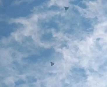 2架殲-36編隊試飛　不同尾噴口證實「銀杏葉」一機兩款