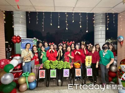 歲末校園風景！400台中學子「抬青蕉」祝福聲中迎接學測挑戰