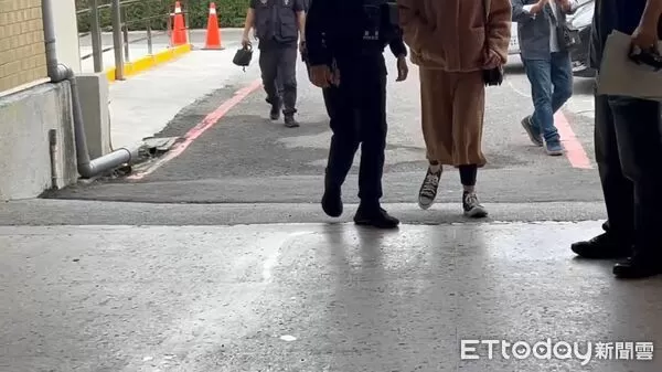 ▲台南棄嬰屍案，男嬰母親現身相驗。（圖／記者林東良翻攝，下同）