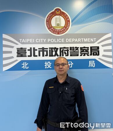 ▲▼    北投區一名百歲人瑞外出走失，北投分局大屯派出所警員李俊宏排查上百筆資料後過濾出老翁身分並協助聯繫家屬 。（圖／記者黃宥寧翻攝）