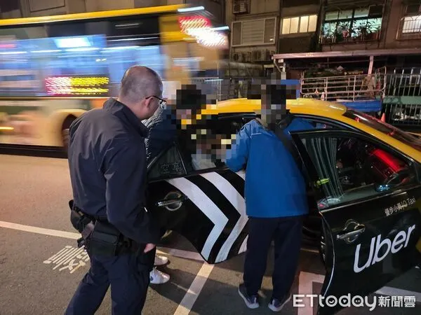 ▲▼    北投區一名百歲人瑞外出走失，北投分局大屯派出所警員李俊宏排查上百筆資料後過濾出老翁身分並協助聯繫家屬 。（圖／記者黃宥寧翻攝）