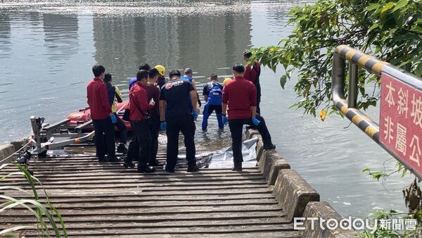 ▲▼連接雙北的中正橋河面飄女屍，警消打撈上岸，將相驗釐清確切死因。（圖／記者邱中岳翻攝）