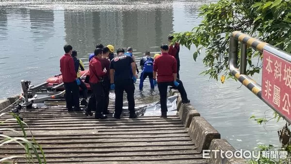 ▲▼連接雙北的中正橋河面飄女屍，警消打撈上岸，將相驗釐清確切死因。（圖／記者邱中岳翻攝）