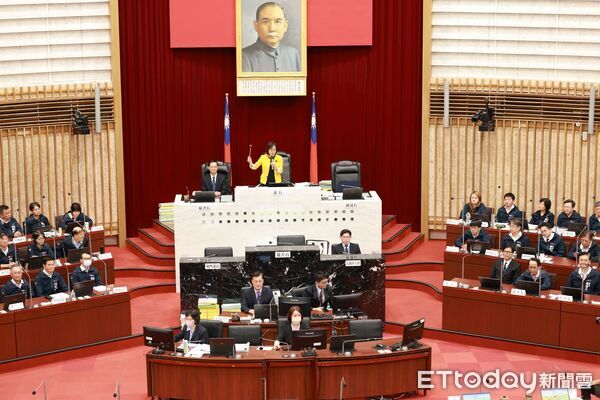 ▲▼高雄市議會第4屆第6次定期大會閉幕  陳其邁率市府團隊感謝議會監督與支持。（圖／記者賴文萱翻攝）