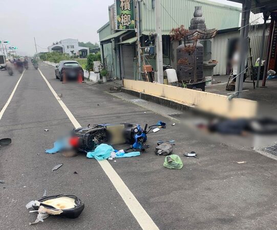 ▲台南市南區濱南路與萬皇一路口發生自小客車與重機車碰撞事故，造成機車騎士傷重不治。（翻攝自台南大小事，下同）