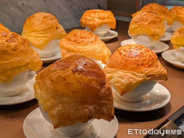 ▲朵頤重回新莊「自助吧供應近60種品項」。（圖／記者黃士原攝）