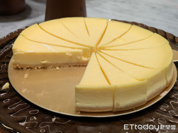 ▲朵頤重回新莊「自助吧供應近60種品項」。（圖／記者黃士原攝）