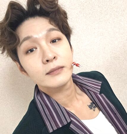 ▲▼這家族太狂！《黑白2》善財法師親侄子是偶像男星　網驚：有像。（圖／翻攝自Netflix、昌燮IG）