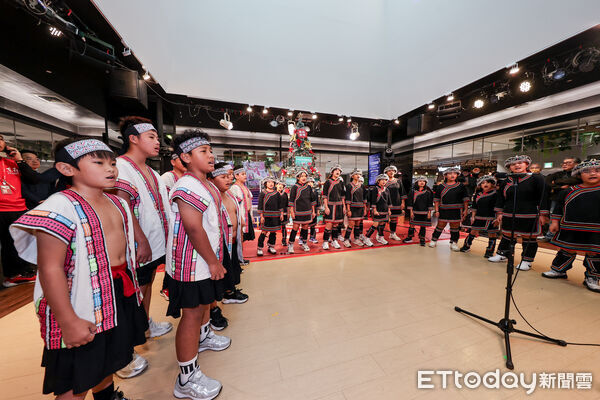 ▲▼ 愛的早餐聖誕點燈      。（圖／記者徐文彬攝）