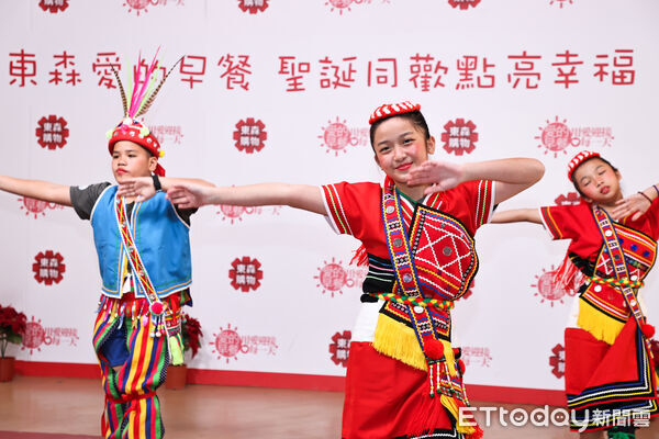 ▲▼ 愛的早餐聖誕點燈       。（圖／記者徐文彬攝）