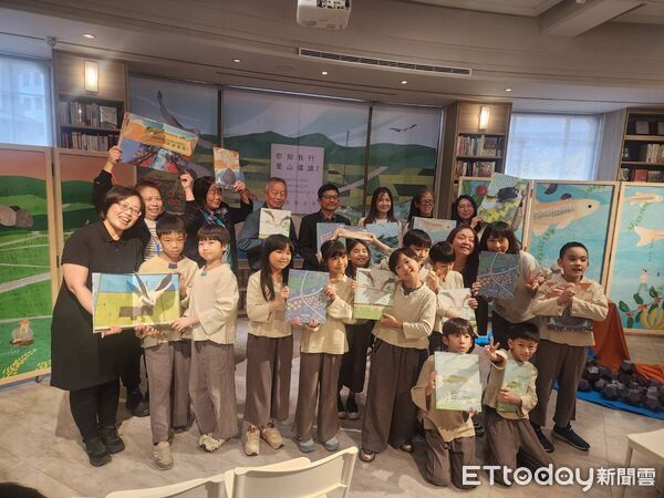 ▲推廣在地永續經驗！農保署發表溫暖繪本，推里山倡議第二輯。（圖／記者游瓊華攝）