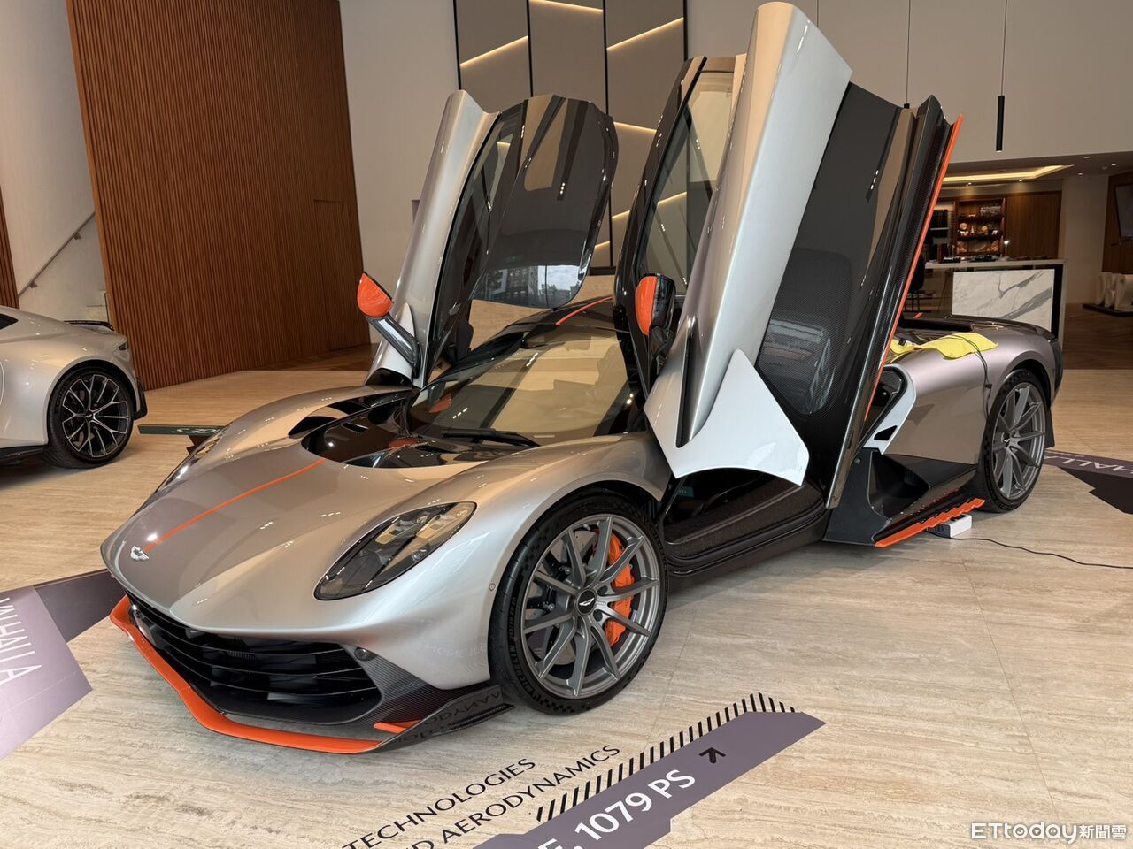 ▲Aston Martin兩款超跑登台亮相！其中Valhalla全球限量 999台，現場展示車已經名花有主。（圖／記者徐煜展攝）