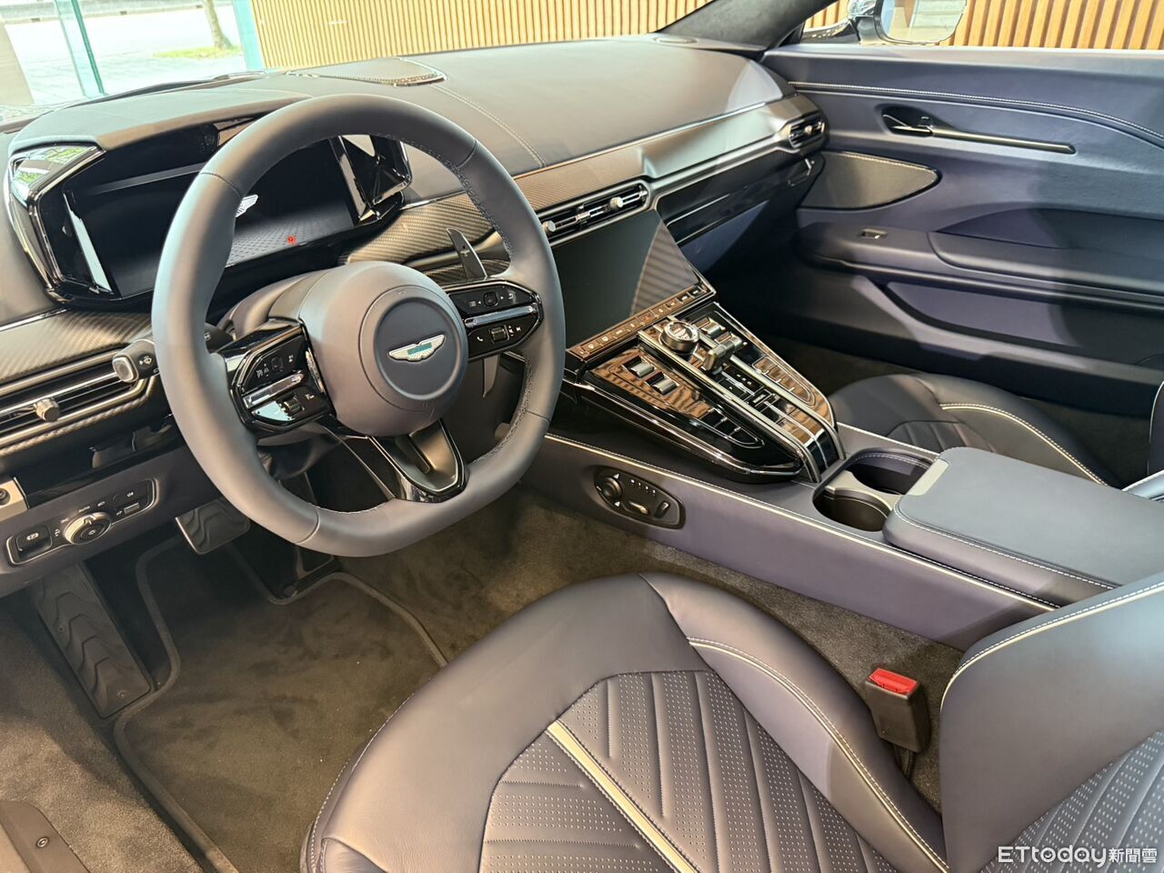 ▲Aston Martin兩款超跑登台亮相！其中Valhalla全球限量 999台，現場展示車已經名花有主。（圖／記者徐煜展攝）