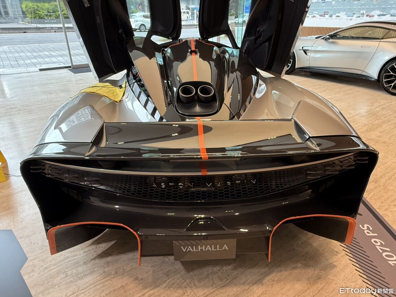 ▲Aston Martin兩款超跑登台亮相！其中Valhalla全球限量 999台，現場展示車已經名花有主。（圖／記者徐煜展攝）