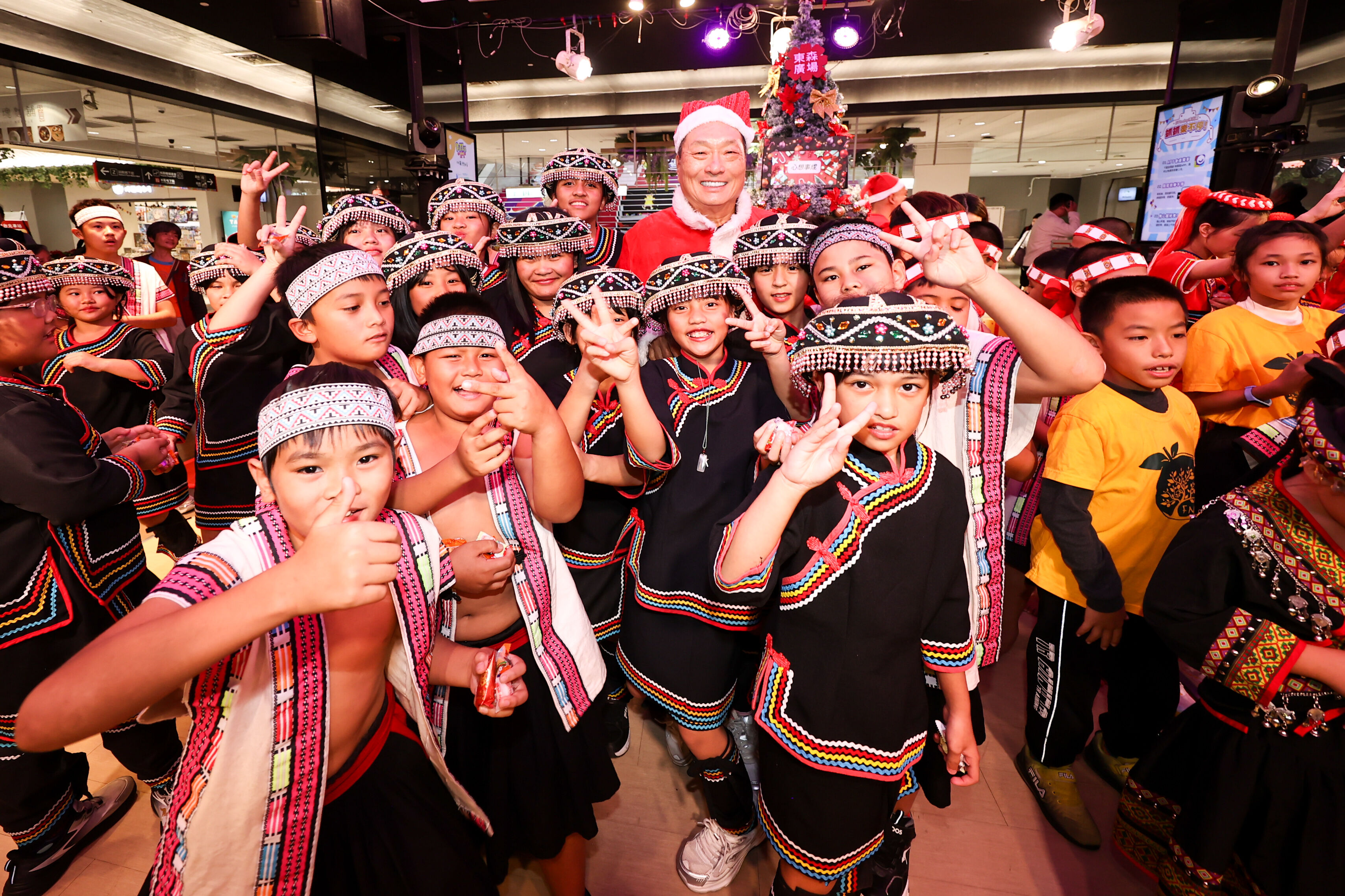 ▲▼ 愛的早餐聖誕點燈,王令麟    。（圖／記者徐文彬攝）