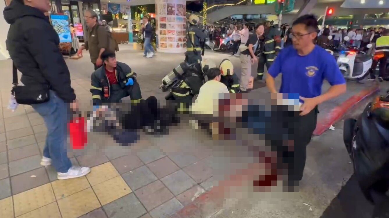 ▲捷運中山站發生隨機砍人，男子丟煙霧彈持長刀砍人。北捷砍人,隨機砍人,北捷隨機砍人,張文,煙霧彈,台北車站,中山站,中山商圈,誠品南西。（圖／記者陳以昇攝)