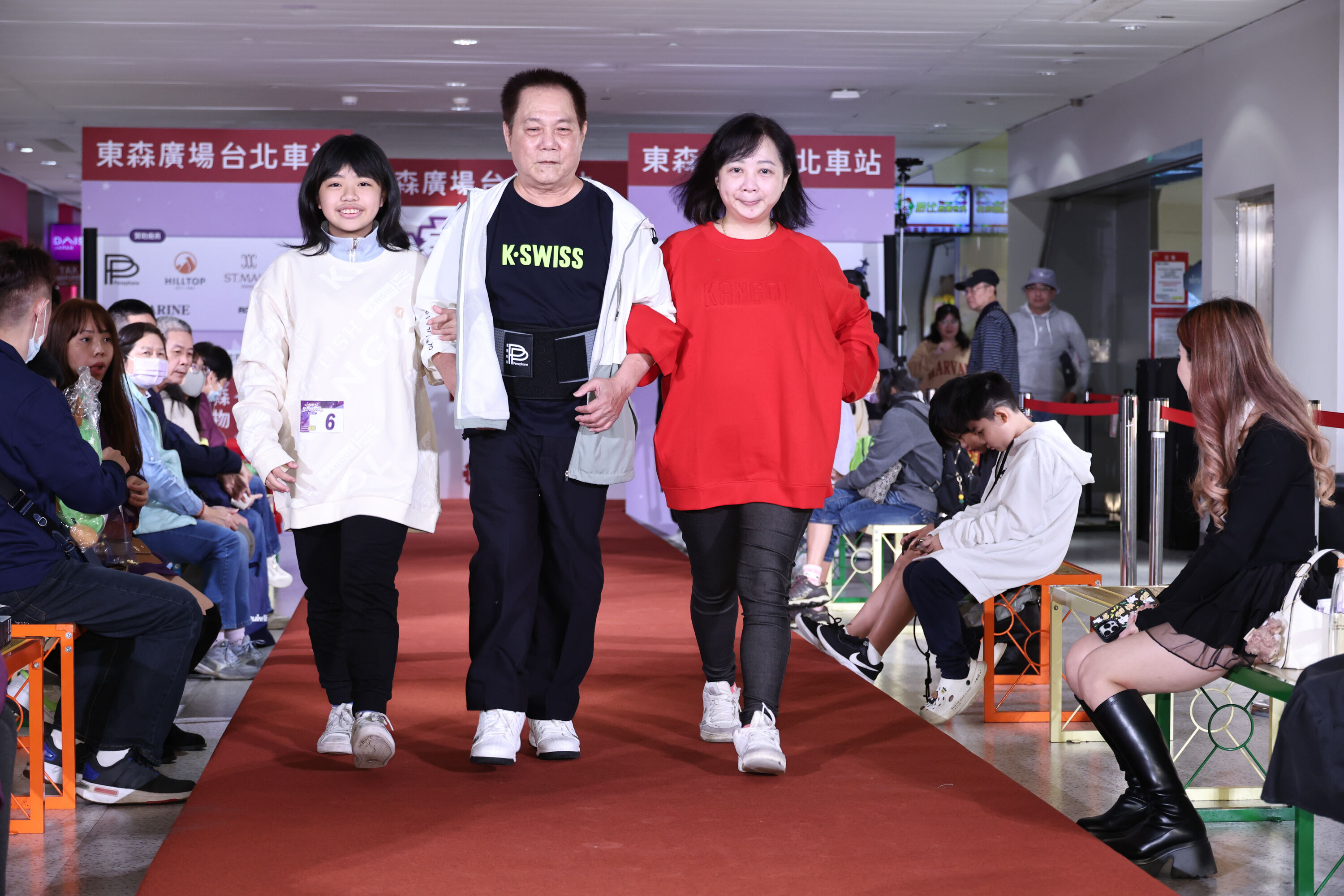 ▲▼ 東森廣場K區地下街走秀。（圖／記者黃克翔攝）