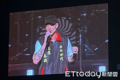 OneRepublic高雄穿「宮廟背心」秒變主委：I don’t give a s*t