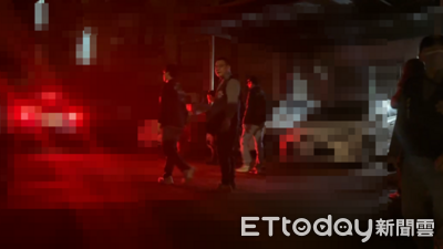 張文父母回家了!凌晨抵達桃園楊梅住所 刑警持搜索票等候