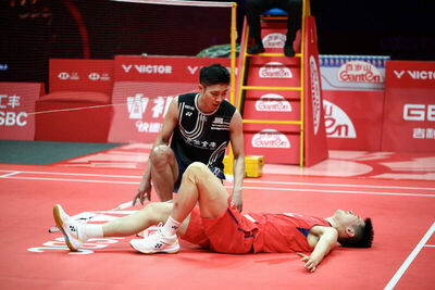 年終賽場地讓搭檔邱相榤、地主李詩灃都受傷 王齊麟嘆:選手很危險