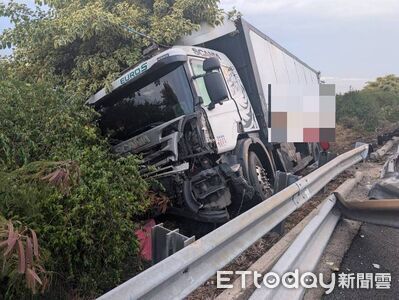 國1溪洲段貨車飛出護欄「車頭爛毀」回堵11km　駕駛：太累了