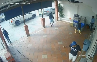 舉雙手沒用！厄瓜多國腳遭埋伏射殺　槍手近距離開槍畫面曝光