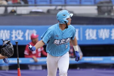 新北U18／曾聖恩兩分砲助威　新北藍12比1封王8連霸