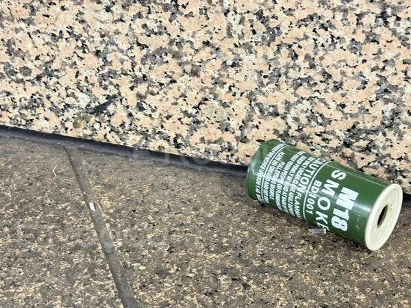 ▲台北車站遭丟煙霧蛋，煙霧瀰漫1人受傷。（圖／記者徐文彬攝)