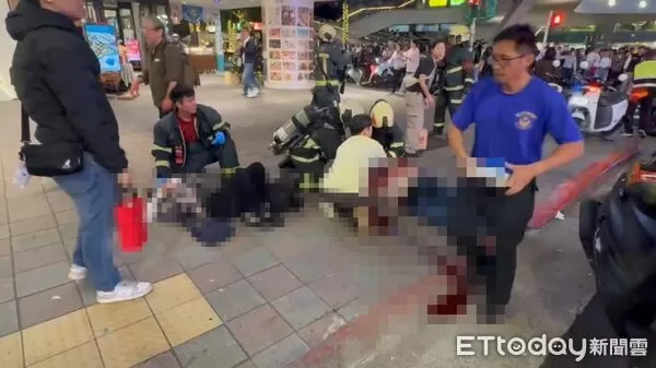 ▲捷運中山站發生隨機砍人，男子丟煙霧彈持長刀砍人。（圖／記者陳以昇攝)