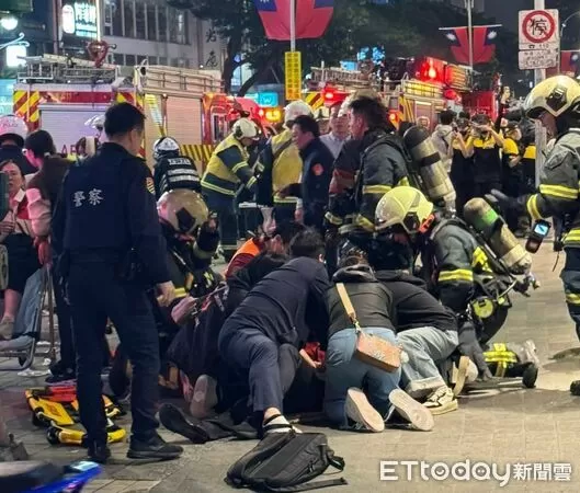 ▲民眾遭砍傷現場人員正在施救。（圖／網友提供）