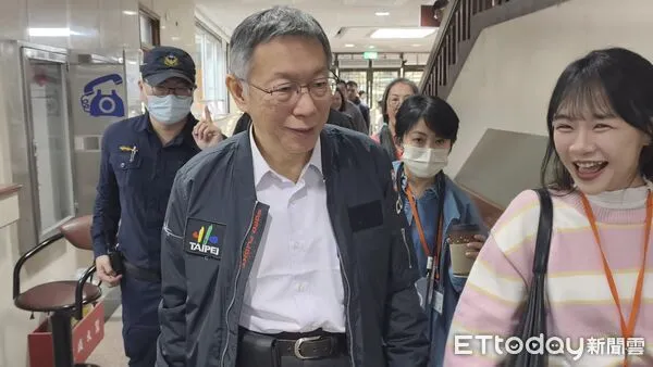 ▲▼涉犯京華城等案的柯文哲，19日主動出庭旁聽彭振聲3名被告公務員答辯，表示來為昔日市府部屬精神支持。（圖／記者黃哲民攝）