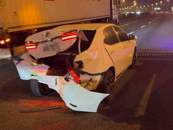 ▲國3彰化路段2車追撞翻覆駕駛消失原因曝光。（圖／消防局提供）