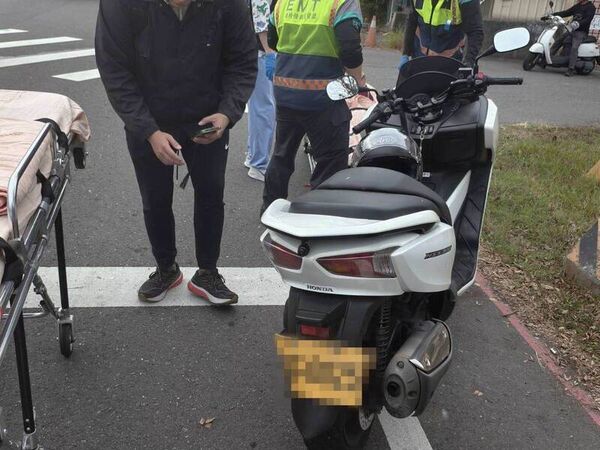 ▲貨車煞車不及推撞3車釀3傷。（圖／消防提供）