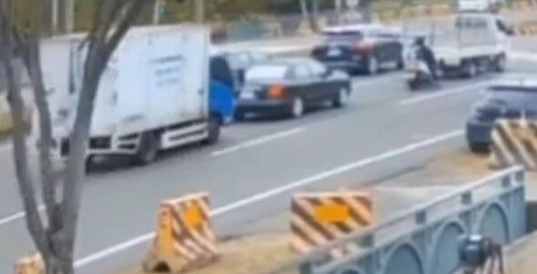 ▲貨車煞車不及推撞3車釀3傷。（圖／警方 民眾提供）