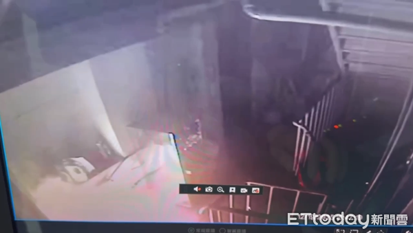 ▲▼張文在行兇前折返回租屋處縱火。北捷砍人,北捷恐怖攻擊,北捷隨機砍人,北捷恐攻,張文,北捷中山站,中山商圈,中山站,誠品南西。（圖／記者邱中岳翻攝）