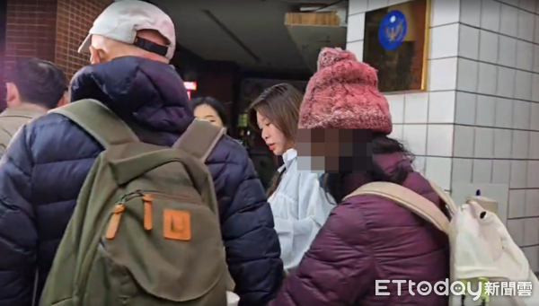 ▲張文父母不發一語離開派出所。（圖／記者陸運陞攝）