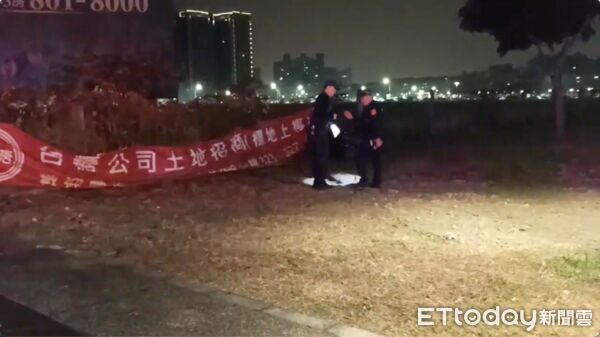 ▲高雄深夜疑似出現不明人士丟擲信號彈            。（圖／記者吳奕靖翻攝）