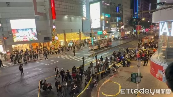 ▲北捷恐攻男張文釀4死11傷，誠品南西店外畫面曝光。（圖／ETtoday攝影中心）北捷砍人,北捷恐怖攻擊,北捷隨機砍人,北捷恐攻,張文,北捷中山站,中山商圈,中山站,誠品南西