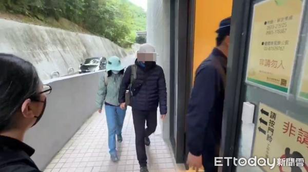 ▲▼北捷隨機殺人，嫌犯張文父母抵達二殯進行相驗。（圖／攝影中心）