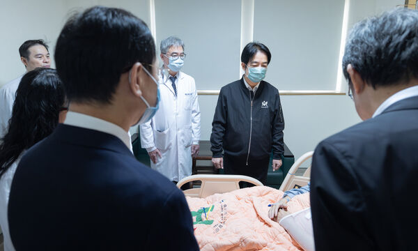 ▲▼總統賴清德赴台大探視恐攻傷者。（圖／翻攝自Facebook／潘孟安）