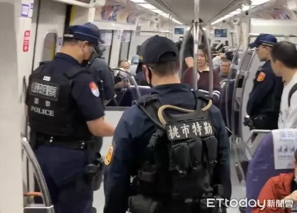 ▲桃園市警局捷警隊針對臺北捷運台北車站發生的煙霧彈事件及中山站持刀傷人案，已全面提升機場捷運的維安層級。（圖／桃園捷警隊提供）