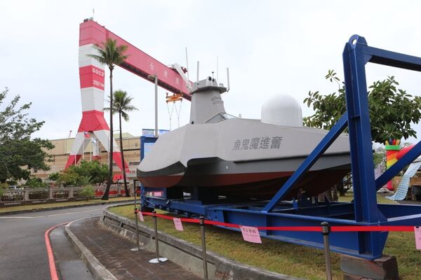 ▲週年慶現場最吸睛的台船自主研發無人船「奮進魔鬼魚號」。（圖／台船提供）